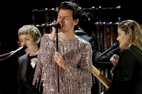 Feb 6, 2023 · What’d y’all think of Harry Styles’ #GRAMMYs performance? 02:25 AM - 06 Feb 2023 kid harpoon’s speech literally acknowledged that people forget harry styles is a person just for everyone to turn around and drag him for one (1) performance after 2+ years of flawless shows… i know you all KNOW that man is a good performer 